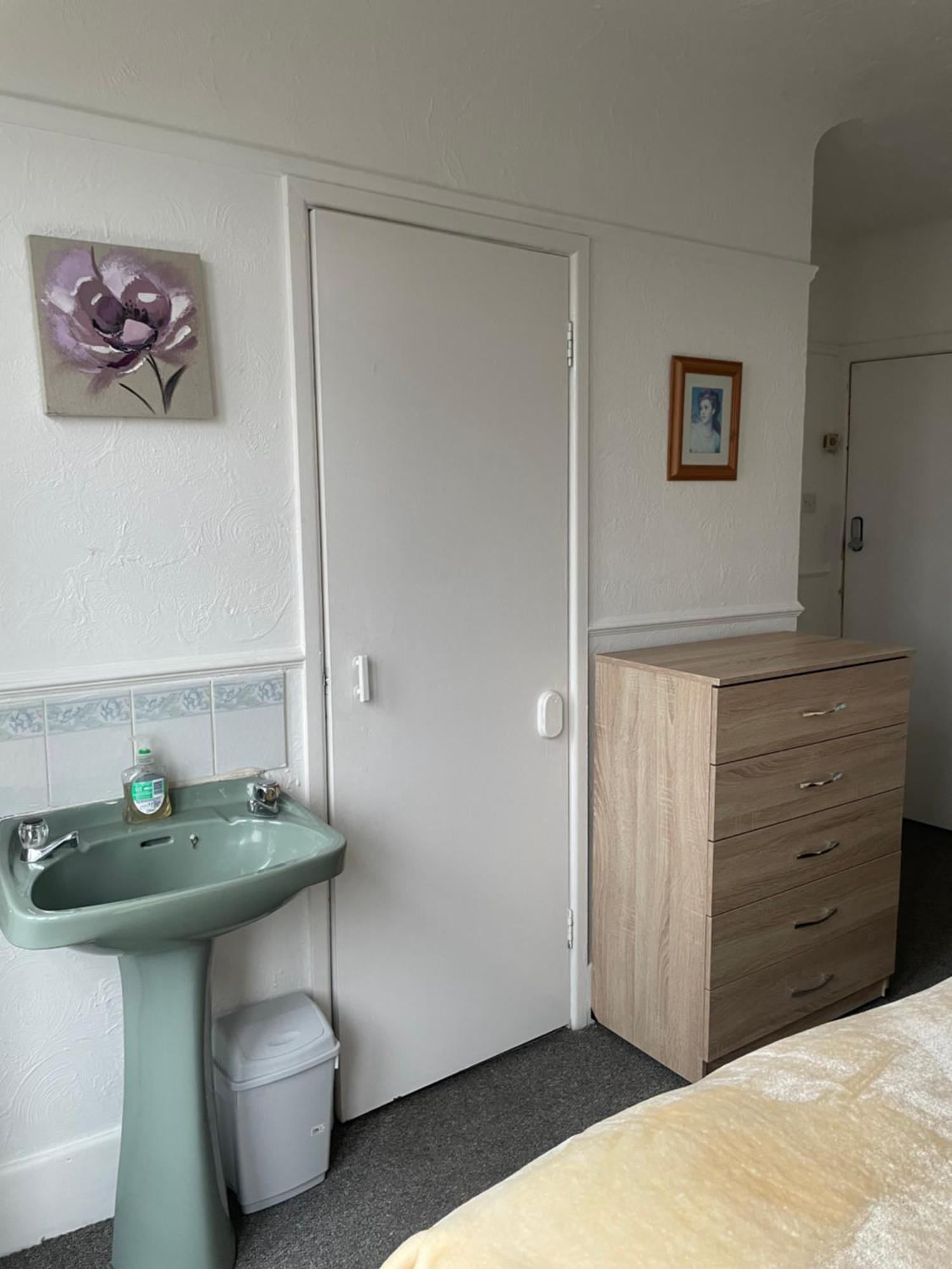 Amitie Guest House Борнмът Екстериор снимка
